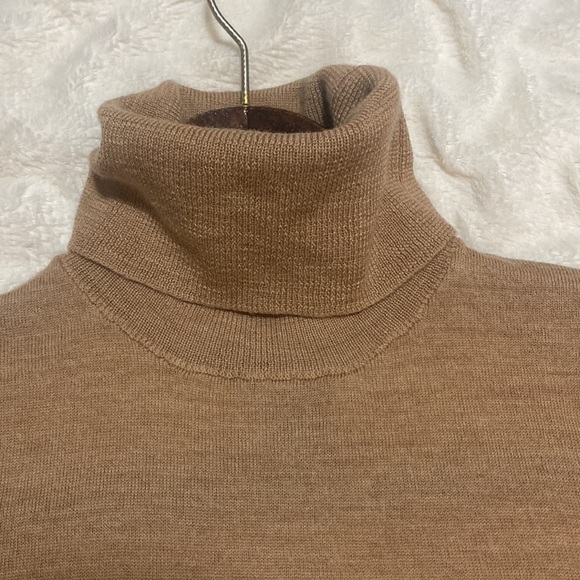 XS| NWT- extra fine Merino wool tan/ beige turtleneck - Picture 6 of 9